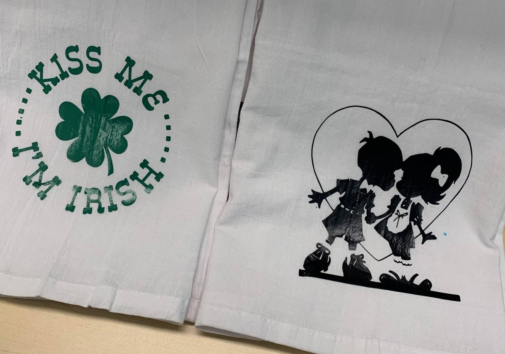 Kitchen towels with st. patrick's day graphics