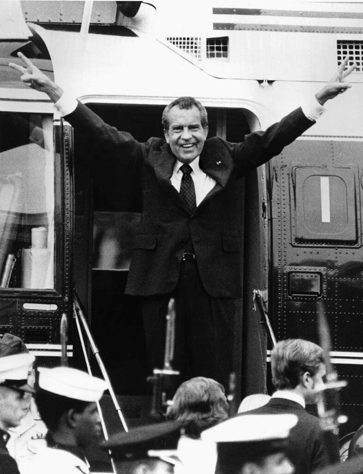 Nixon leaving DC